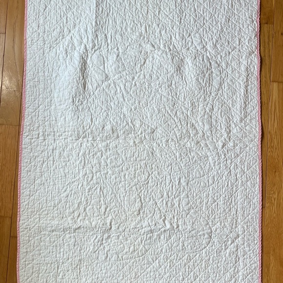 1930-50s PLAYFUL KITTEN APPLIQUÉD & QUILTED BABY BLANKET 37.5” X 51” PINK BORDER - Picture 4 of 12